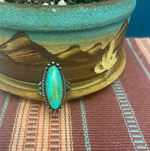 Vintage oval turquoise ring